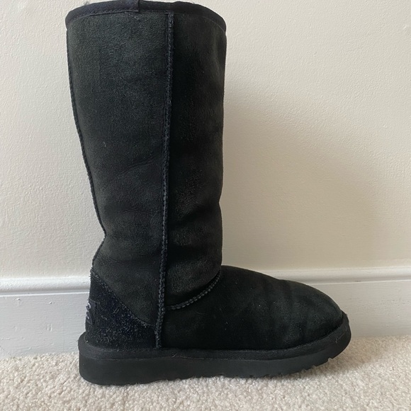 UGG Australia Black Classic Tall Childrens Boot size 2 - Picture 6 of 8